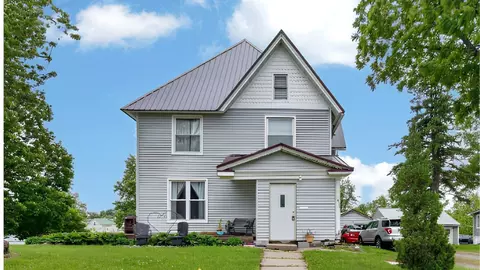 1332 Braden Ave, Chariton, IA 50049