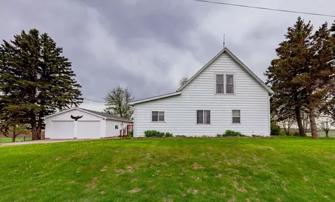 2512 Peru Rd, Peru, IA 50222
