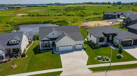 16320 Northpark Dr, Urbandale, IA 50323
