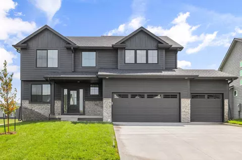 17226 Northview Dr, Urbandale, IA 50323