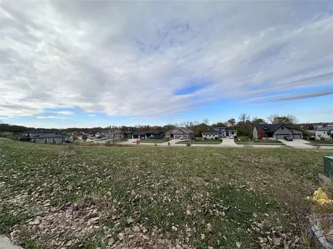 8090 NW 100th St, Johnston, IA 50131