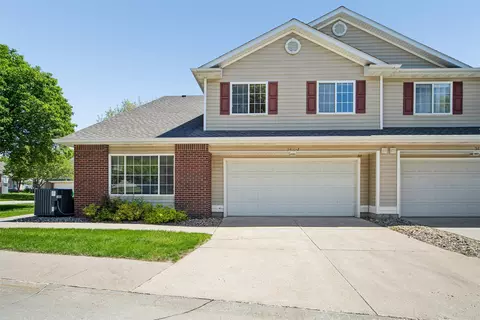 5418 Longview Ct #2, Johnston, IA 50131