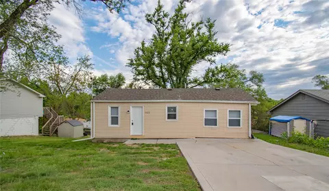 911 Frazier Ave, Des Moines, IA 50315