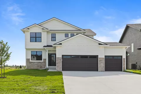 17234 Northview Dr, Urbandale, IA 50323