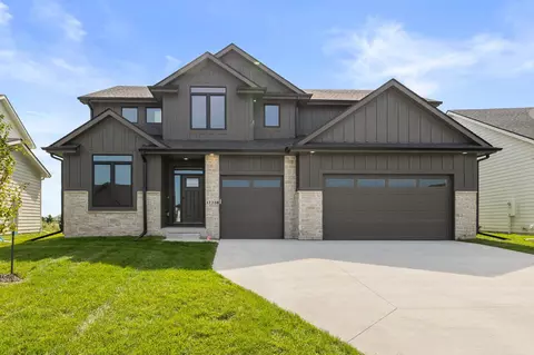 17238 Northview Dr, Urbandale, IA 50323