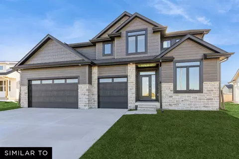17238 Northview Dr, Urbandale, IA 50323