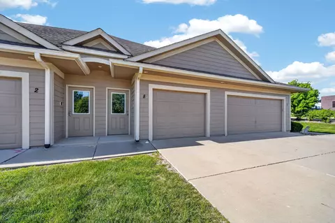 2702 NE Oak Dr #8, Ankeny, IA 50021