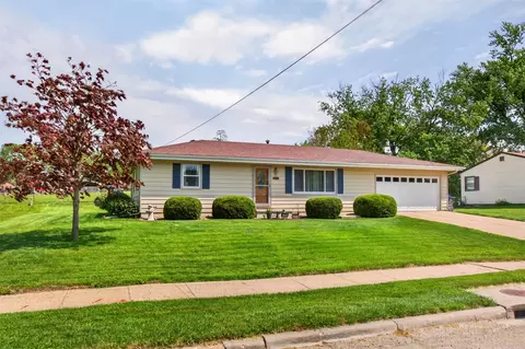 636 Gepke Pkwy, Des Moines, IA 50320