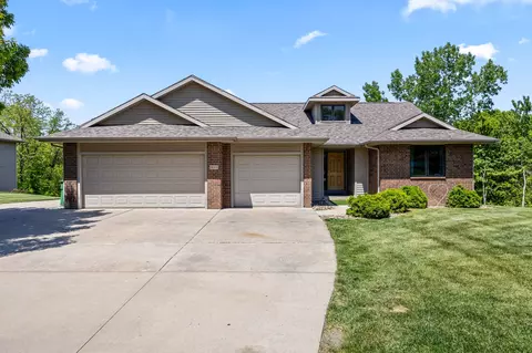 935 Woodland Dr, Carlisle, IA 50047