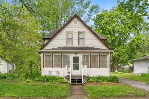 215 S Maple Ave, Ames, IA 50010