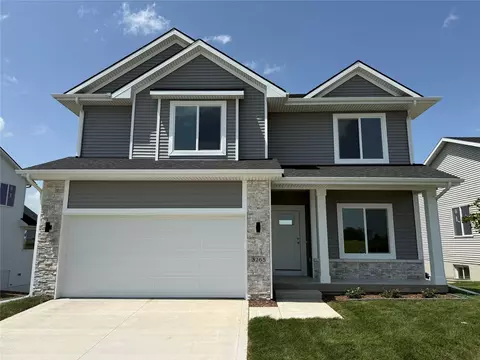 3265 Marigold Cir, Pella, IA 50219