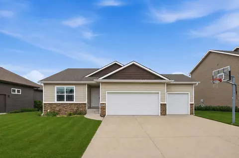 1457 Marina Cove Dr, Polk City, IA 50226