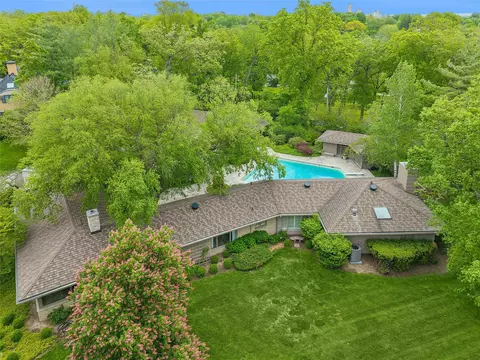 465 Foster Dr, Des Moines, IA 50312