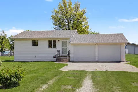 811 6th St, Colo, IA 50056