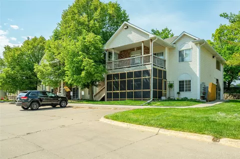 2409 Patricia Dr, Urbandale, IA 50322