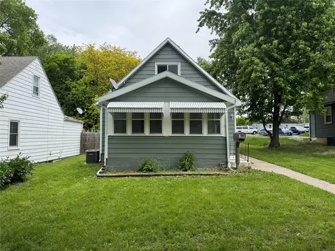 4007 7th St, Des Moines, IA 50313