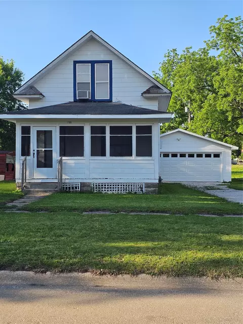 1709 Iowa St, Perry, IA 50220