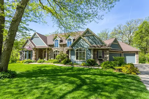 31755 Oakwood Ln, Waukee, IA 50263