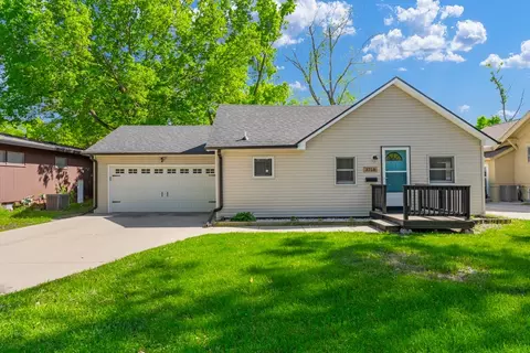 3718 Ross Rd, Ames, IA 50014