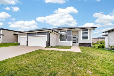 709 SE 14th St, Grimes, IA 50111