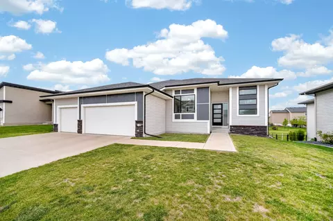 709 SE 14th St, Grimes, IA 50111