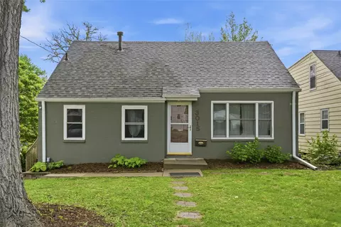 3015 40th Pl, Des Moines, IA 50310