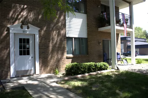 1112 49th St #2, West Des Moines, IA 50266