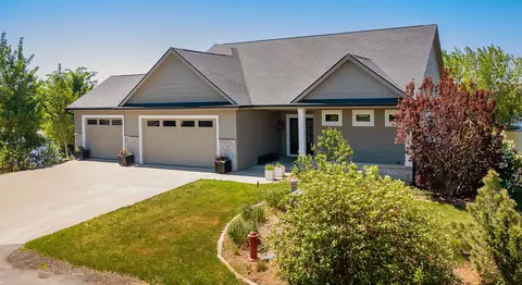207 Northpoint Ln, Dallas Center, IA 50063