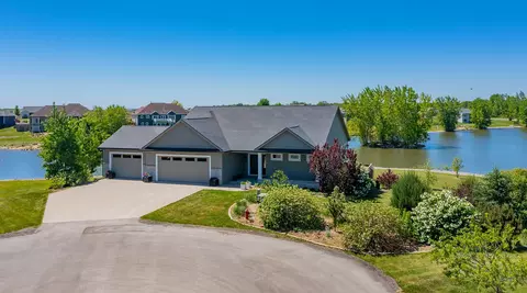 207 Northpoint Ln, Dallas Center, IA 50063