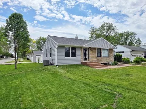 800 Walnut St, Waukee, IA 50263
