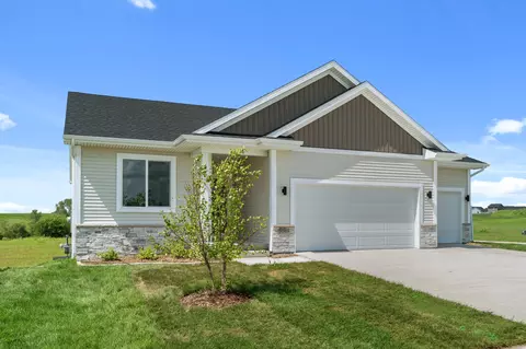 3269 Marigold Cir, Pella, IA 50219