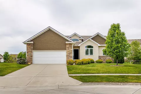 5008 NE Ledgestone Dr, Ankeny, IA 50021