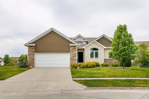 5008 NE Ledgestone Dr, Ankeny, IA 50021