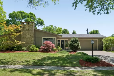 7204 Jefferson Ave, Windsor Heights, IA 50324