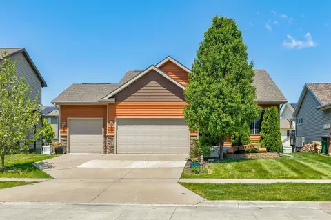 304 Tailfeather Dr NW, Bondurant, IA 50035