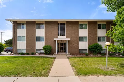 4200 62nd St #5, Urbandale, IA 50322