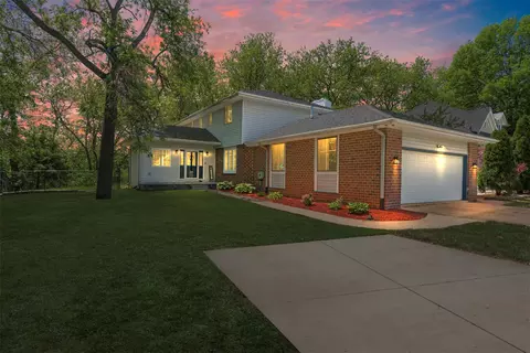 10016 Valdez Dr, Urbandale, IA 50322