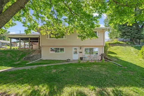 2515 Welbeck Rd, Des Moines, IA 50310
