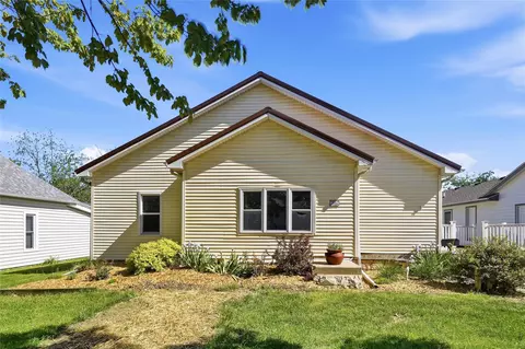 613 E Buchanan St, Winterset, IA 50273