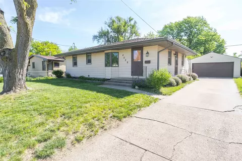 4009 65th St, Urbandale, IA 50322