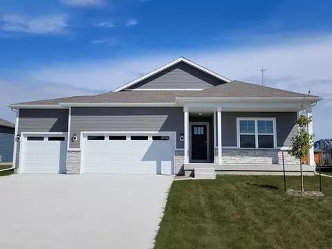 905 2nd St NE, Altoona, IA 50009
