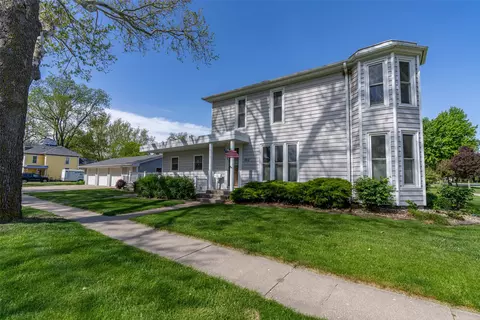 302 W Court Ave, Winterset, IA 50273