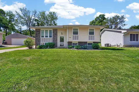 755 Terrace Dr, Carlisle, IA 50047