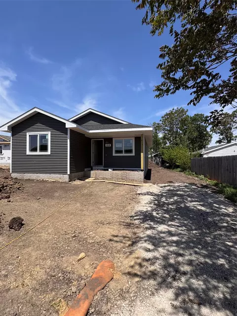 1516 Maple St, Des Moines, IA 50316