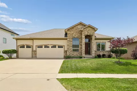7140 Reed Ln, West Des Moines, IA 50266