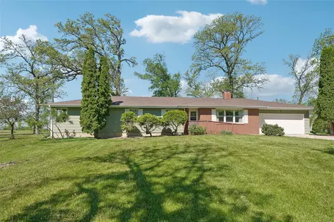 5185 W 58th St N, Newton, IA 50208