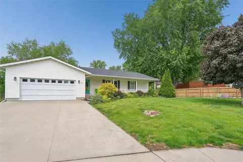 403 E 28th St S, Newton, IA 50208