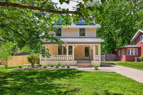 1236 43rd St, Des Moines, IA 50311