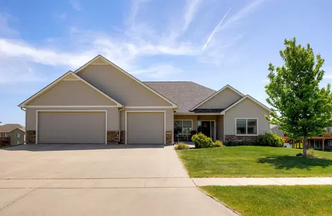 1102 Ridgetop Dr, Huxley, IA 50124