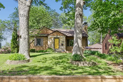2900 34th St, Des Moines, IA 50310